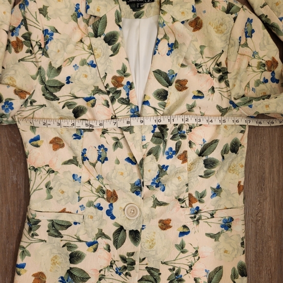 Smashed Lemon Butterfly & Floral Blazer  Size 8 Blush Pink & Multi Colored - Picture 5 of 10